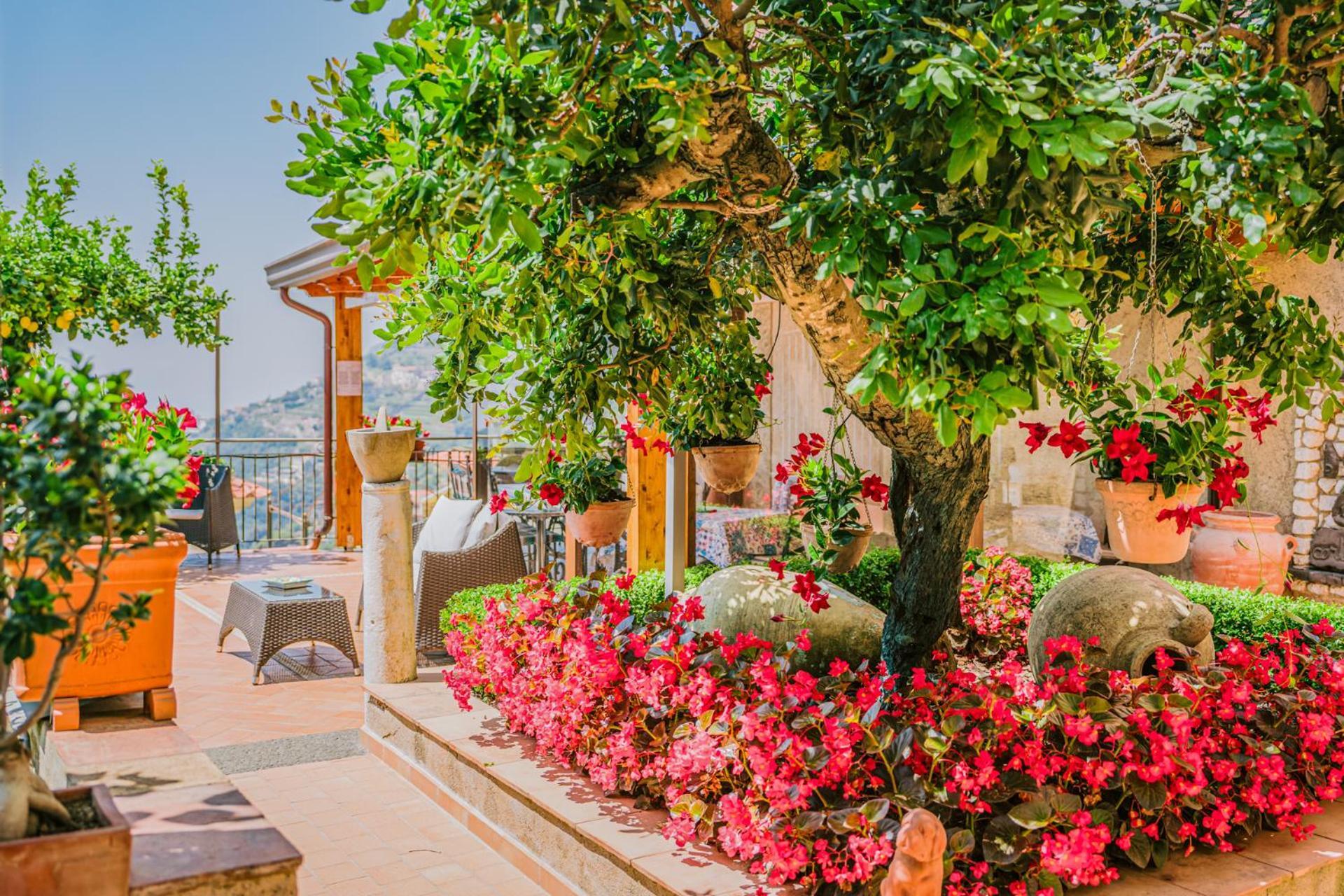 B&B Il Cortile ราเวลโล ภายนอก รูปภาพ