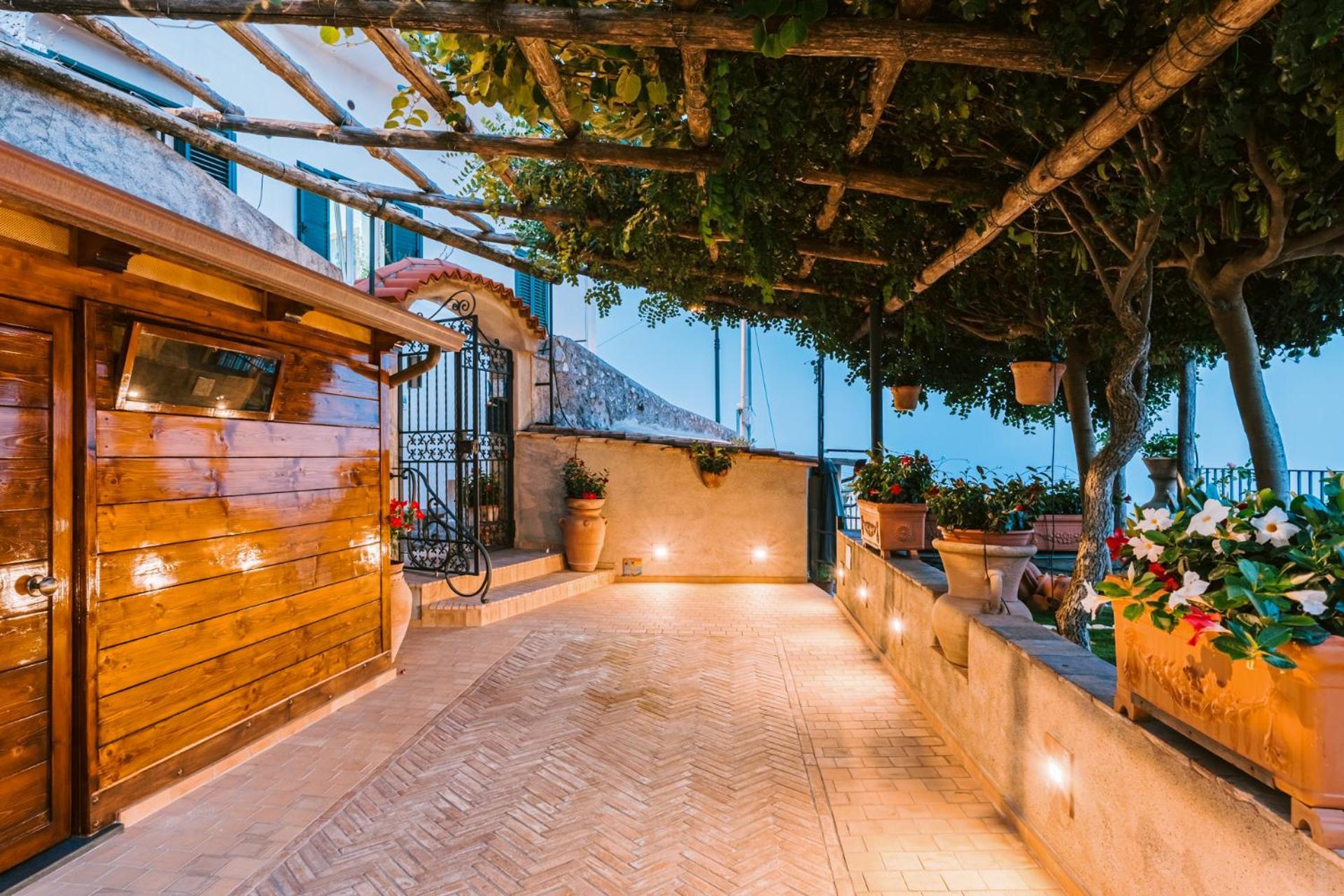 B&B Il Cortile ราเวลโล ภายนอก รูปภาพ