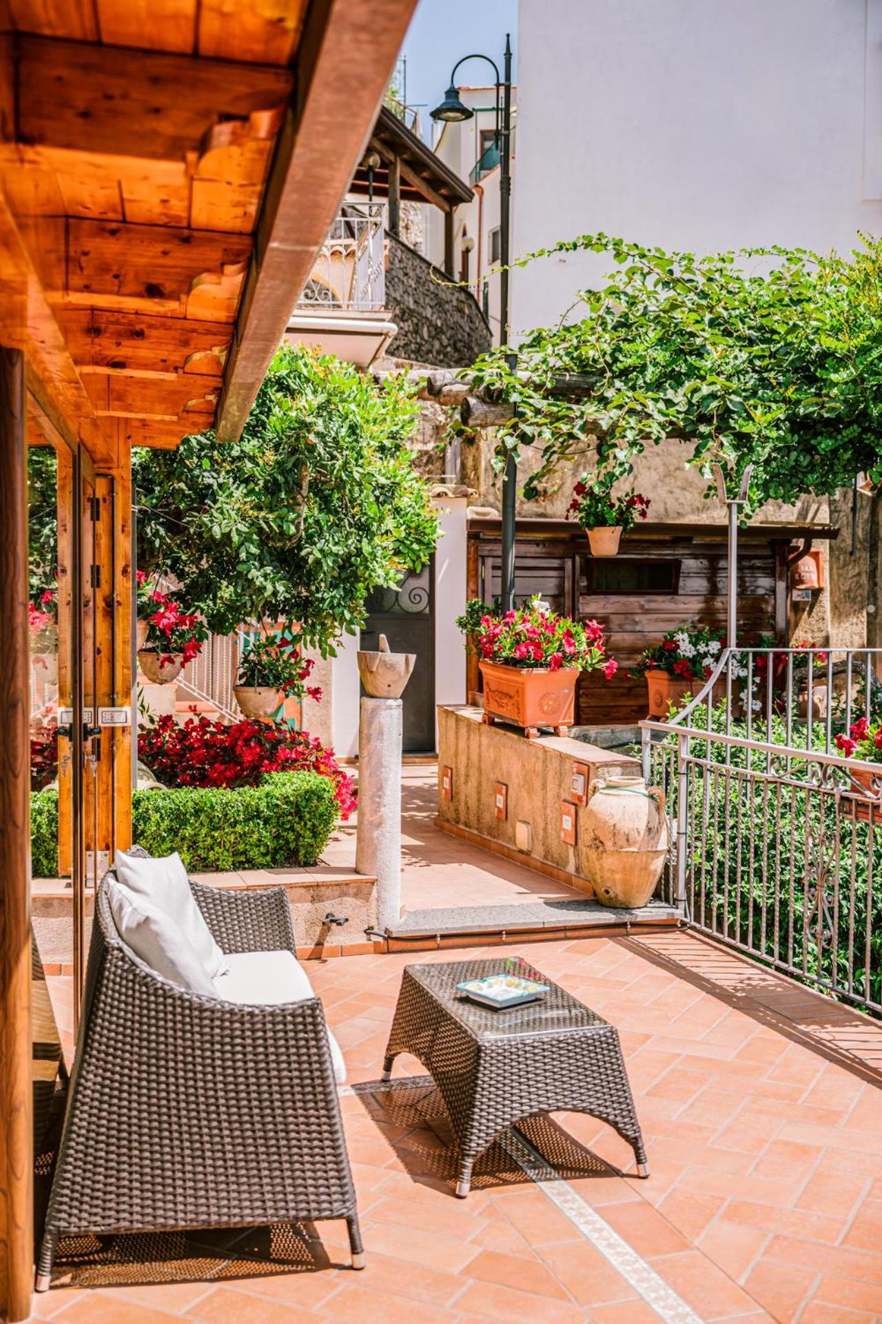 B&B Il Cortile ราเวลโล ภายนอก รูปภาพ