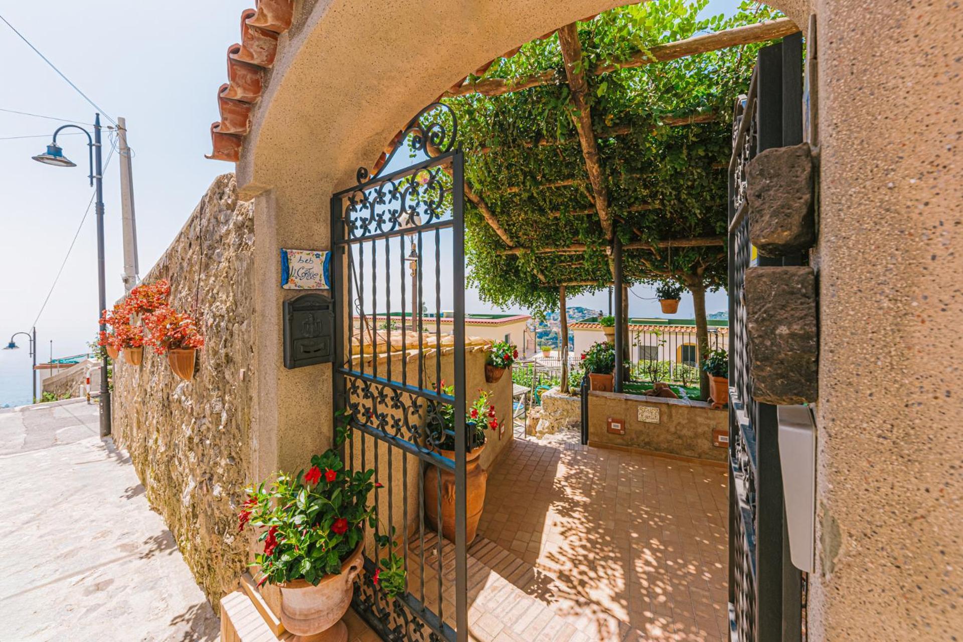 B&B Il Cortile ราเวลโล ภายนอก รูปภาพ